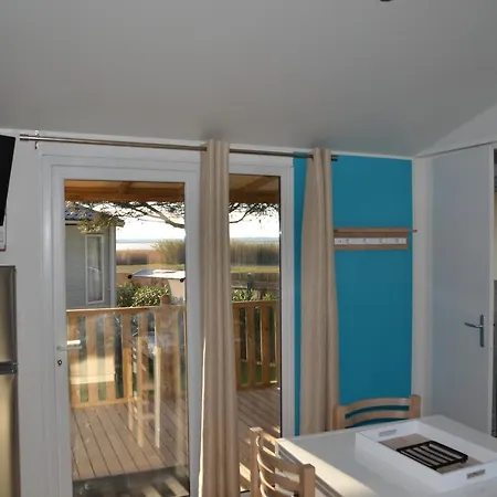Mobilhome Detentes Et Plaisirs Campsite